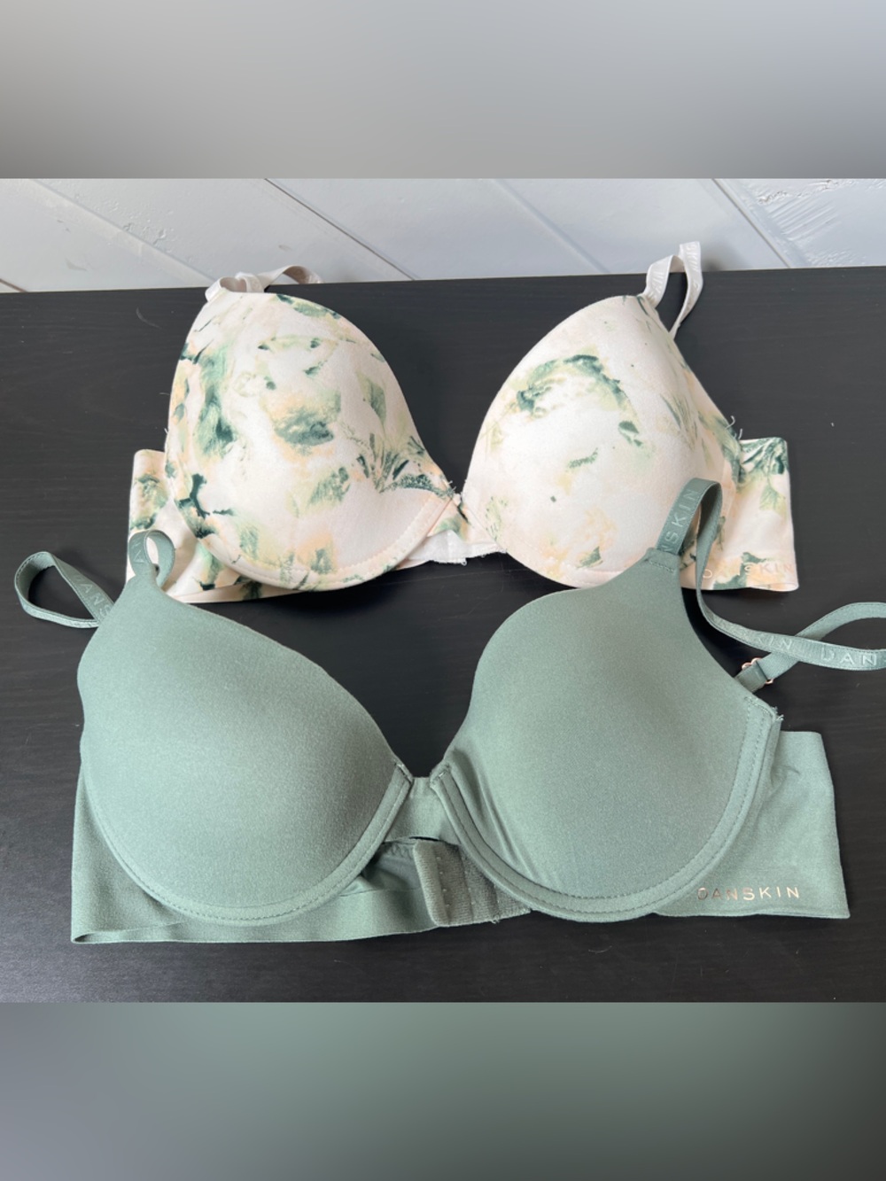 EUC 2 Danskin Padded Wire Floral & Green Bras 34B